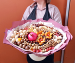 Букет с гранатом, орехами и сухофруктами