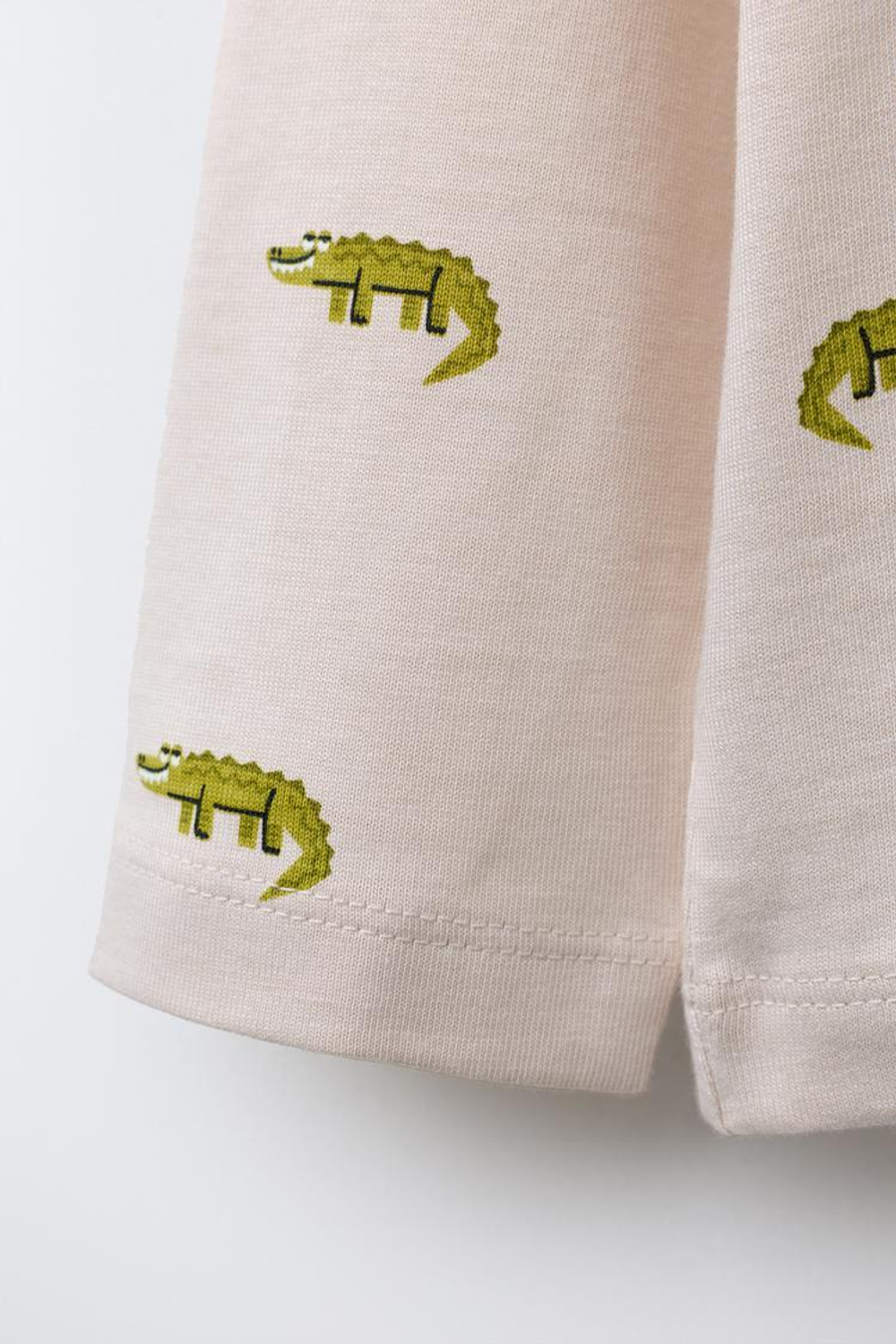 ZARA ФУТБОЛКА С АНИМАЛИСТИЧЕСКИМ ПРИНТОМ, ЭКРЮ