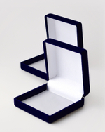 Бархатистая поверхность футляра