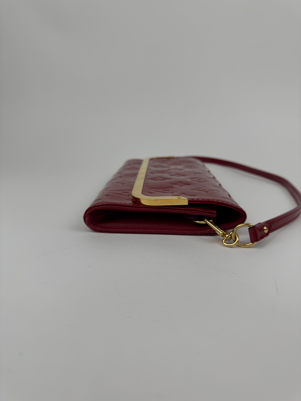 Сумка Louis Vuitton Rossmore Pomme D’Amour Monogram Vernis