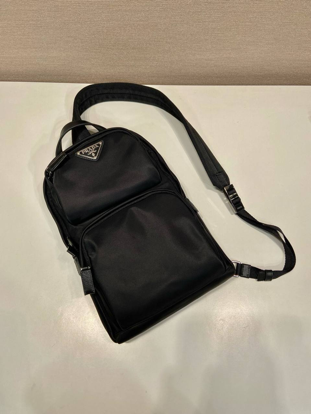 Сумка-слинг Prada
