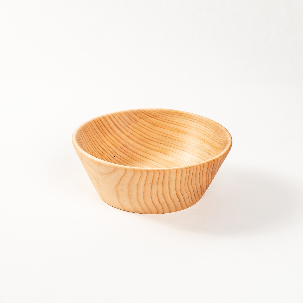 Деревянная глубокая тарелка из сибирского кедра 14см.T189