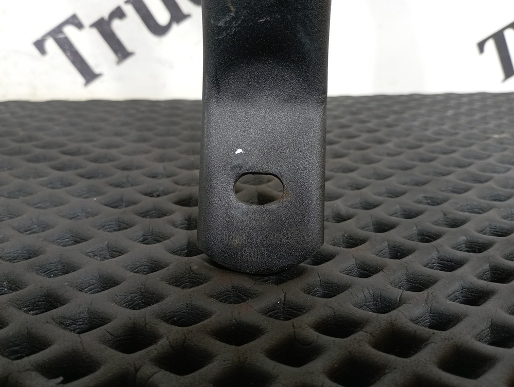 Поручень кабины передний левый