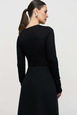 Боди с глубоким вырезом