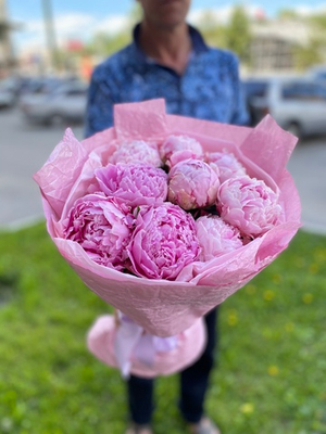 Букет из 9 пионов