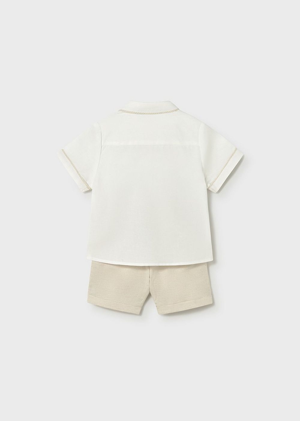 рубашка с шортами