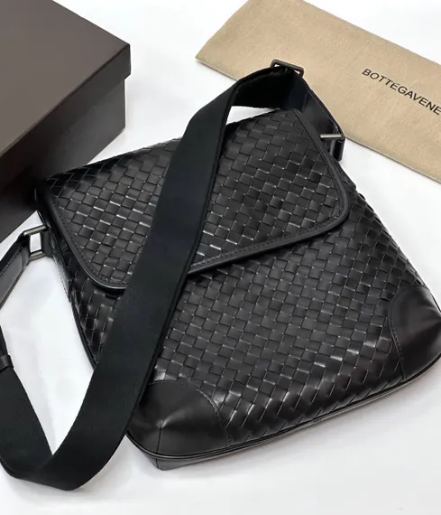 Сумка мужская кожаная Bottega Veneta через плечо