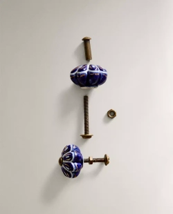 ZARA HOME НАБОР МЕБЕЛЬНЫХ РУЧЕК ИЗ КЕРАМИКИ «ЦВЕТОК» (2 ШТ.), СИНИЙ