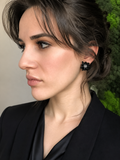 Клипсы "Цветы" ручной работы из бисера с камнем камнем агат и кристаллами Swarovski