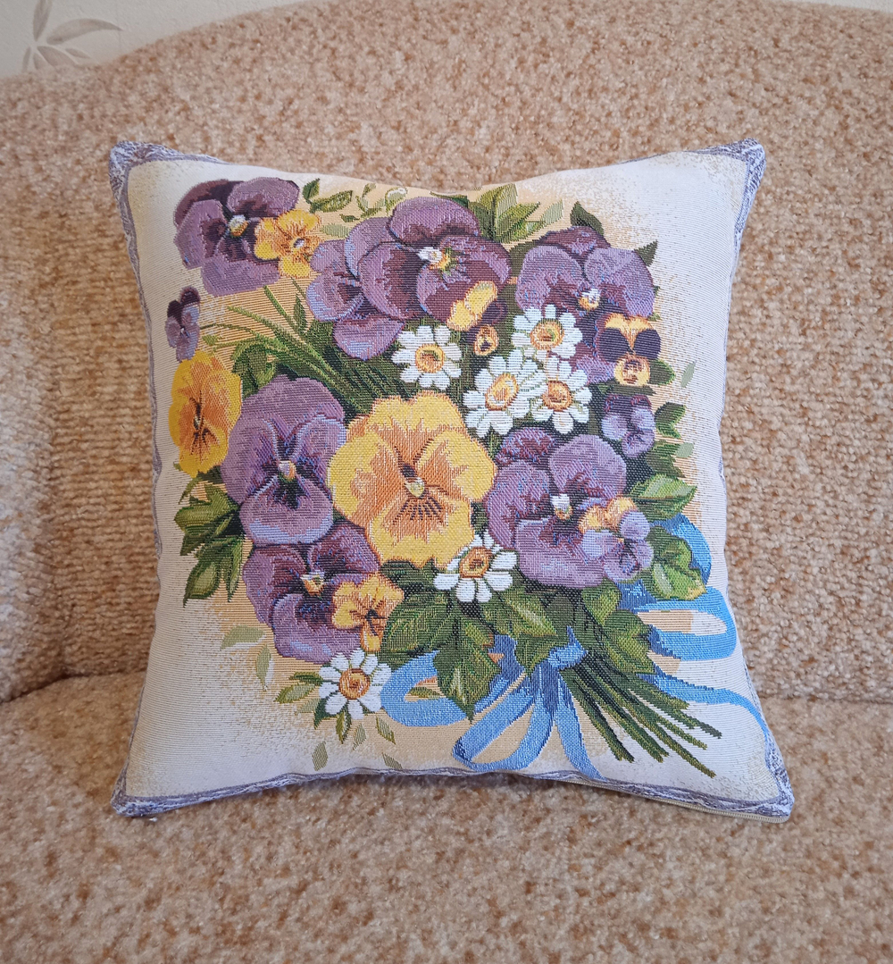 Декоративный гобеленовый чехол для интерьерной подушки Анютин букет 38*38