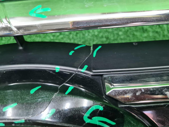 Решетка радиатора Toyota Land Cruiser 200 (15-21)