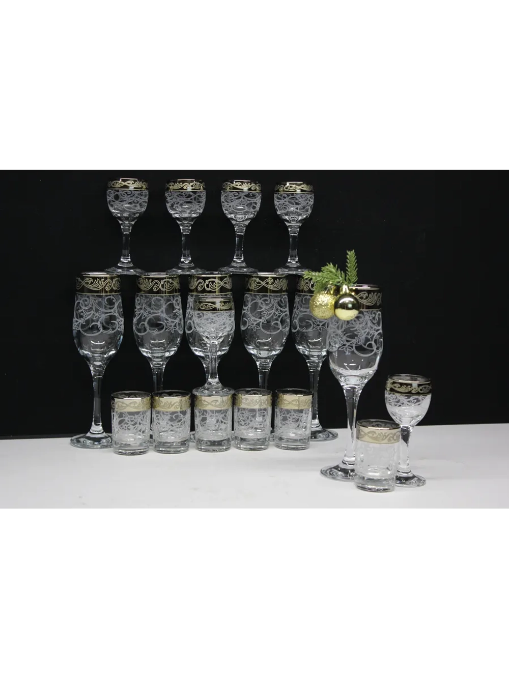 Подарочный набор 18 предметов с бокалом