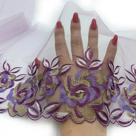 Вышивка на сетке лаванда (правая) 20 см