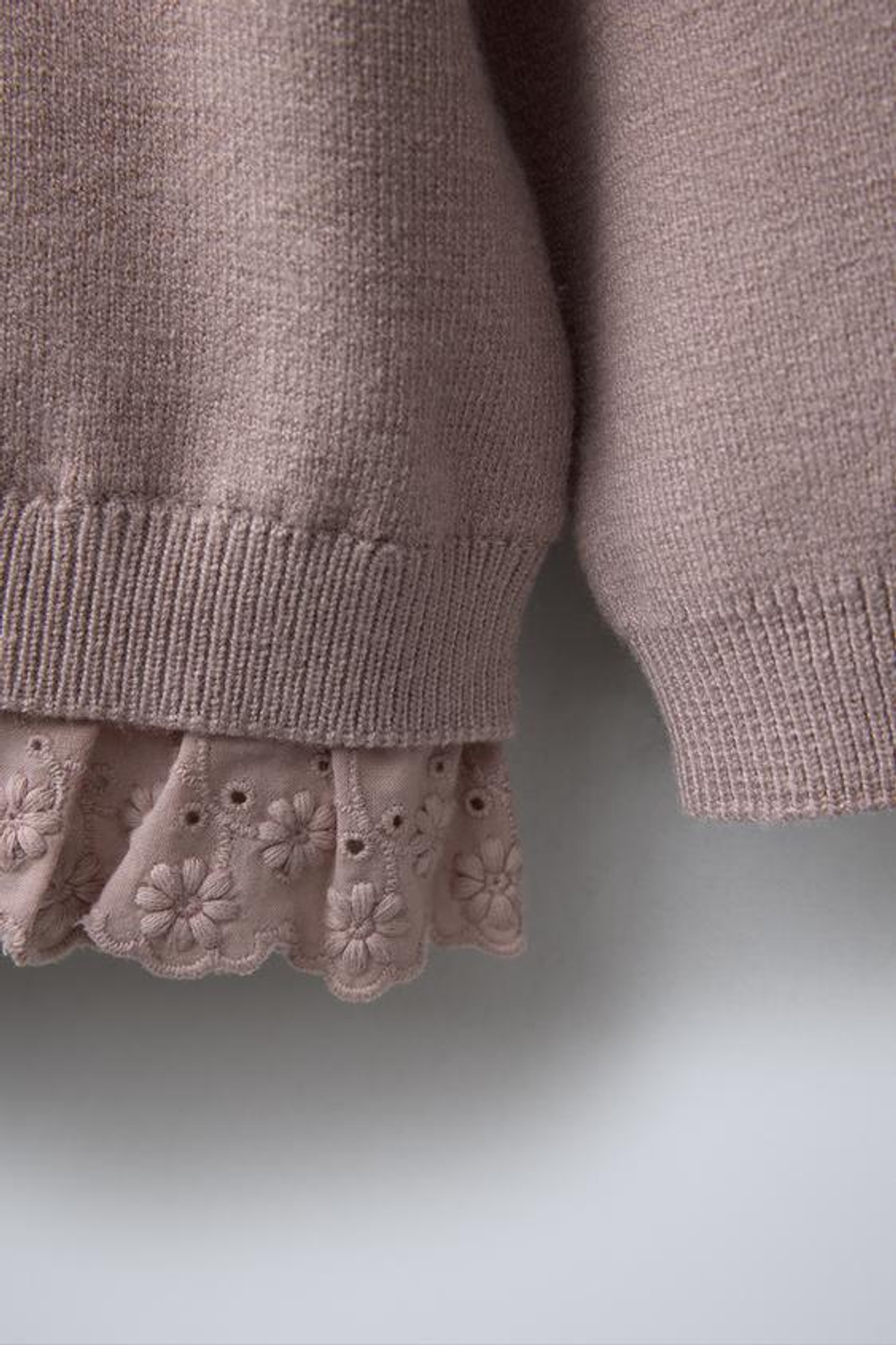 ZARA СВИТЕР С ОТДЕЛКОЙ КРУЖЕВОМ, ТЕЛЕСНО-РОЗОВЫЙ