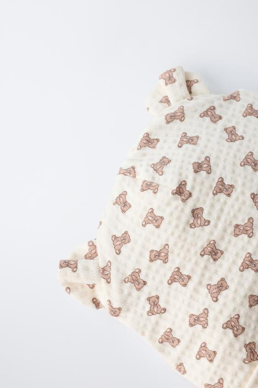 ZARA ШАПКА С УШКАМИ И МЕДВЕЖАТАМИ, ЭКРЮ