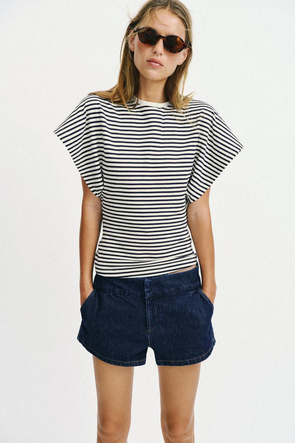 ZARA ПРИТАЛЕННАЯ ФУТБОЛКА В ПОЛОСКУ, ПОЛОСКИ