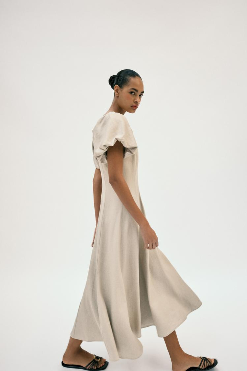 ZARA ПЛАТЬЕ МИДИ ИЗО ЛЬНА С ОБЪЕМНЫМИ РУКАВАМИ, СВЕТЛО-БЕЖЕВЫЙ