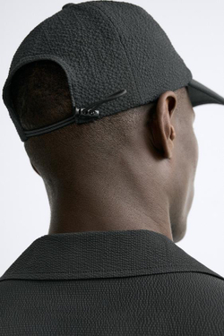 ZARA КЕПКА ИЗ ТКАНИ С РЕЛЬЕФНЫМ УЗОРОМ, ЧЕРНЫЙ