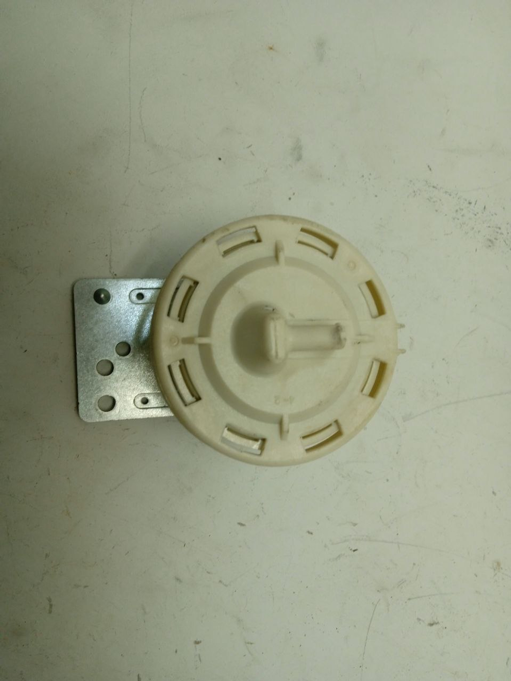 M1092QD1 кт10 Датчик уровня (прессостат) для стиральной машины LG SPS-L06A б/у