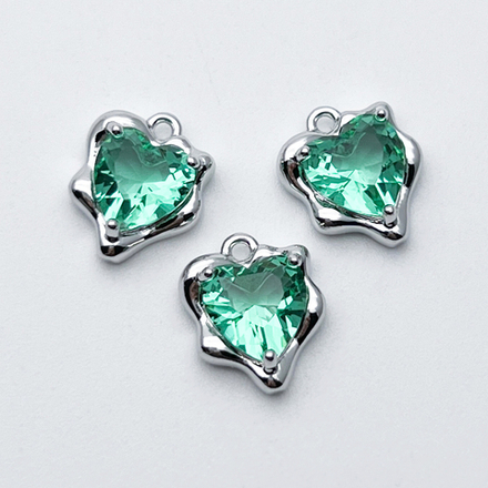Подвеска Сердце, цвет серебро (родий) + изумрудный, размер 13*10 мм, цена за 1 шт