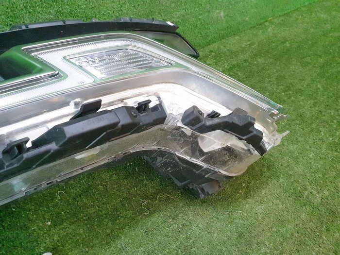 Битая Фара правая Kia Carnival 4 (2020-2023) LED