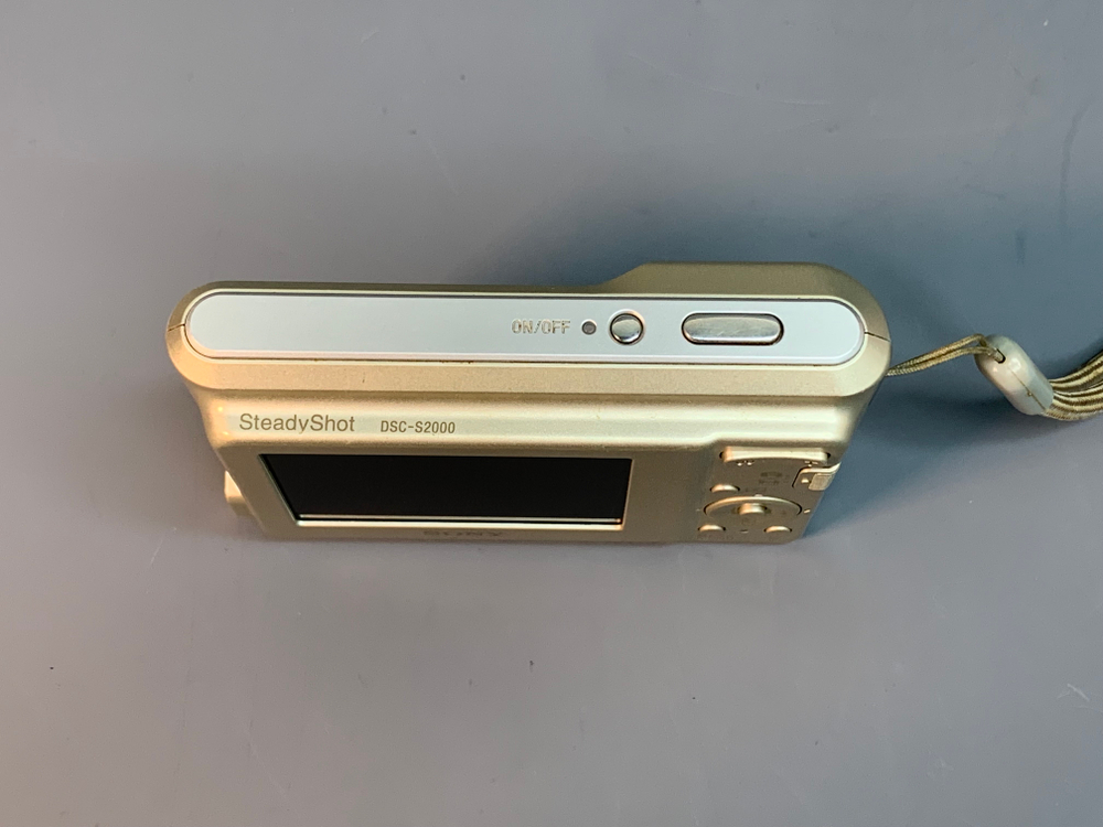 Sony Cyber-shot DSC-S2000