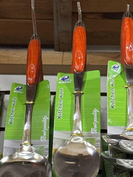 Лопата красная ручка