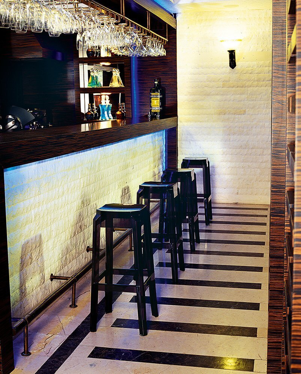 Табурет прозрачный барный Siesta Contract Fox 75, янтарный