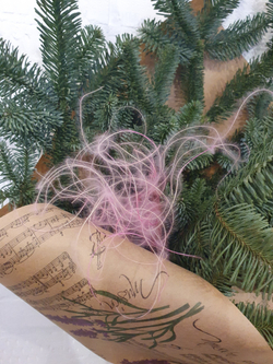 Шикарная ветка Нобилиса в нежном новогоднем оформлении