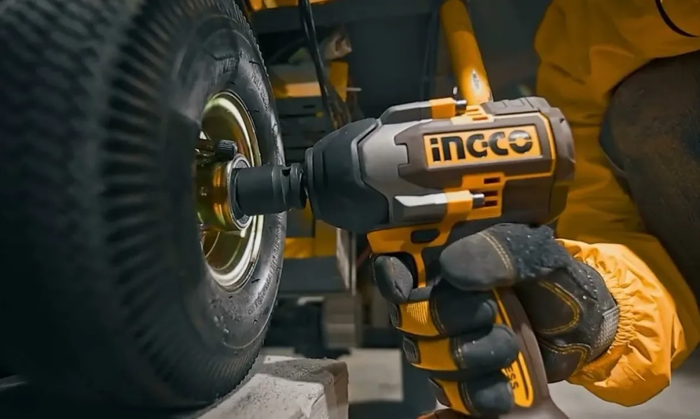 Аккумуляторный бесщеточный ударный гайковерт INGCO CIWLI2085 INDUSTRIAL 20 В 1/2" 850 Нм