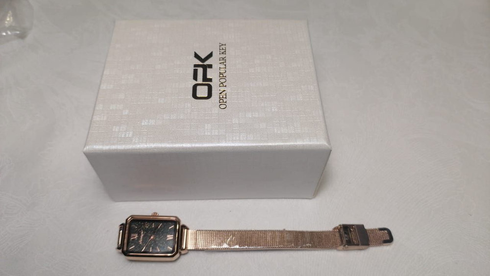 Часы наручные женские кварцевые