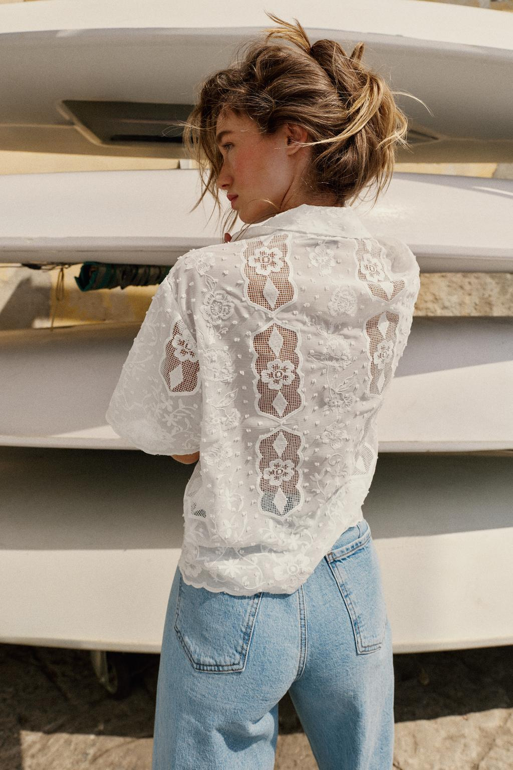 ZARA РУБАШКА С ВЫШИВКОЙ И КОРОТКИМ РУКАВОМ, БЕЛЫЙ