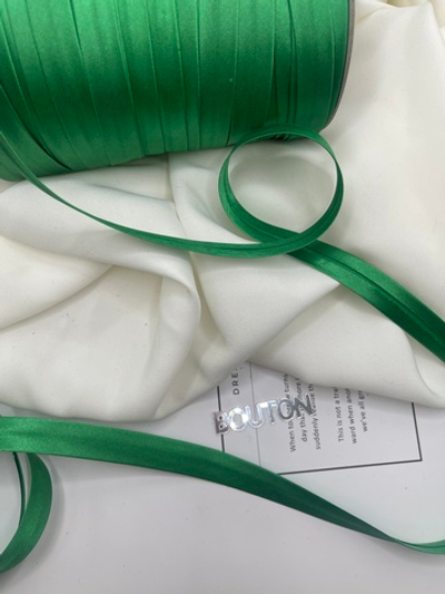 Косая бейка "Gamma" GK-12P 11 - 12 мм №062 зеленый