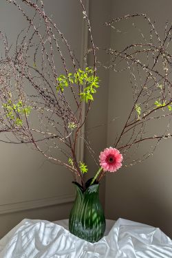 Ваза Petal зеленого цвета из коллекции Blossom, 22 см