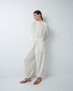 Комплект: блуза и брюки из шелкового бархата молочный