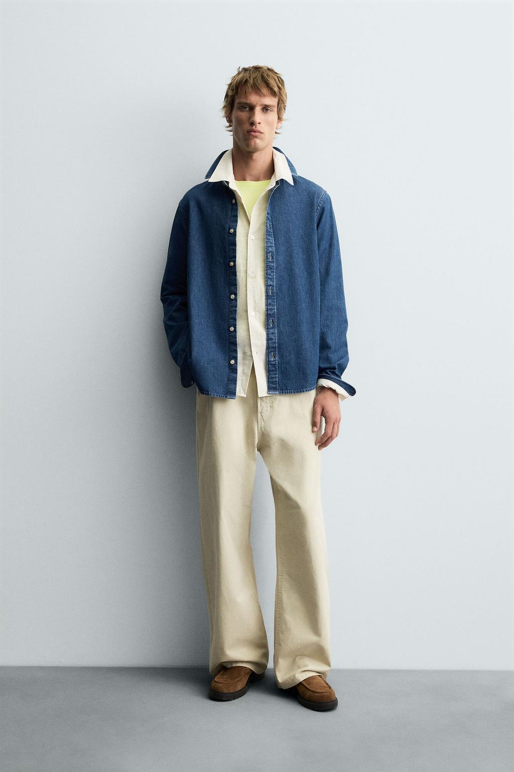 ZARА ДЖИНСОВАЯ РУБАШКА С ОТДЕЛОЧНОЙ СТРОЧКОЙ, ВЫЦВЕТШИЙ СИНИЙ