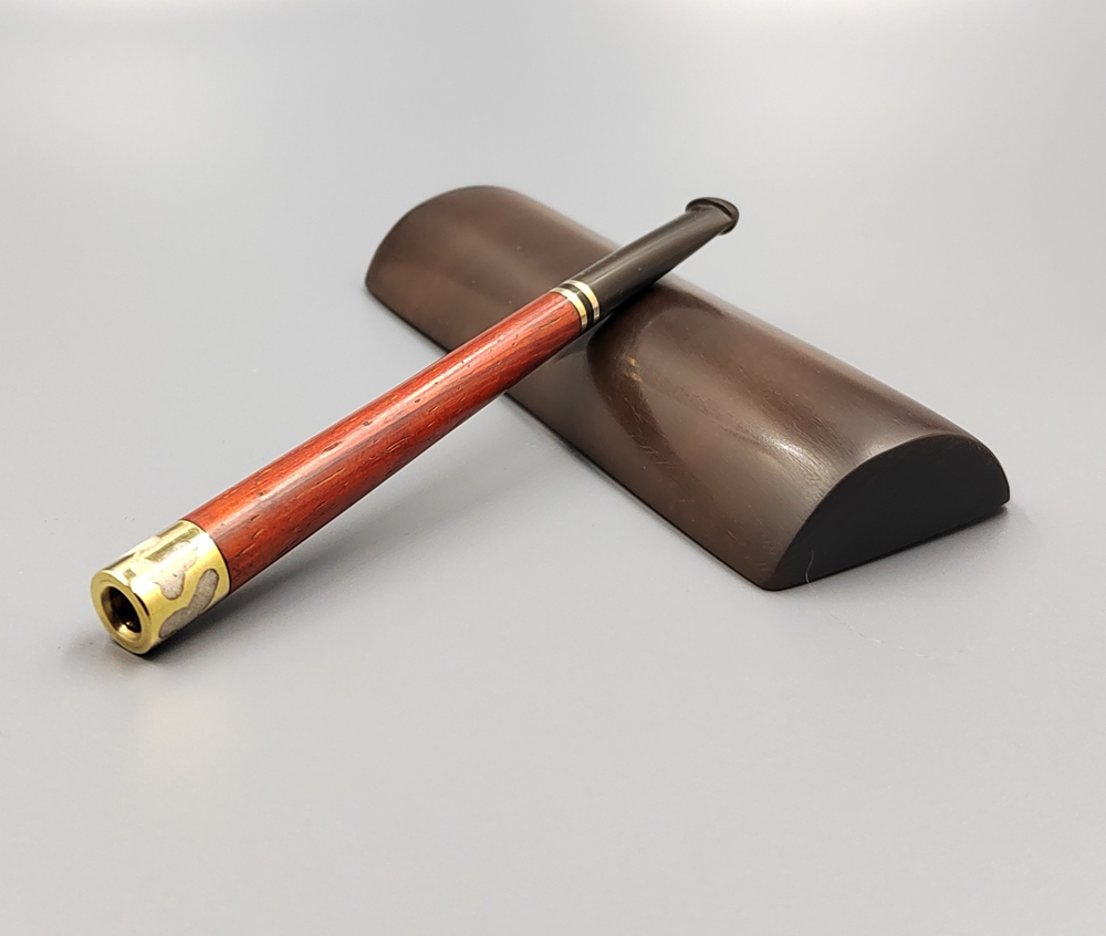 Мундштук в пенале для тонких сигарет