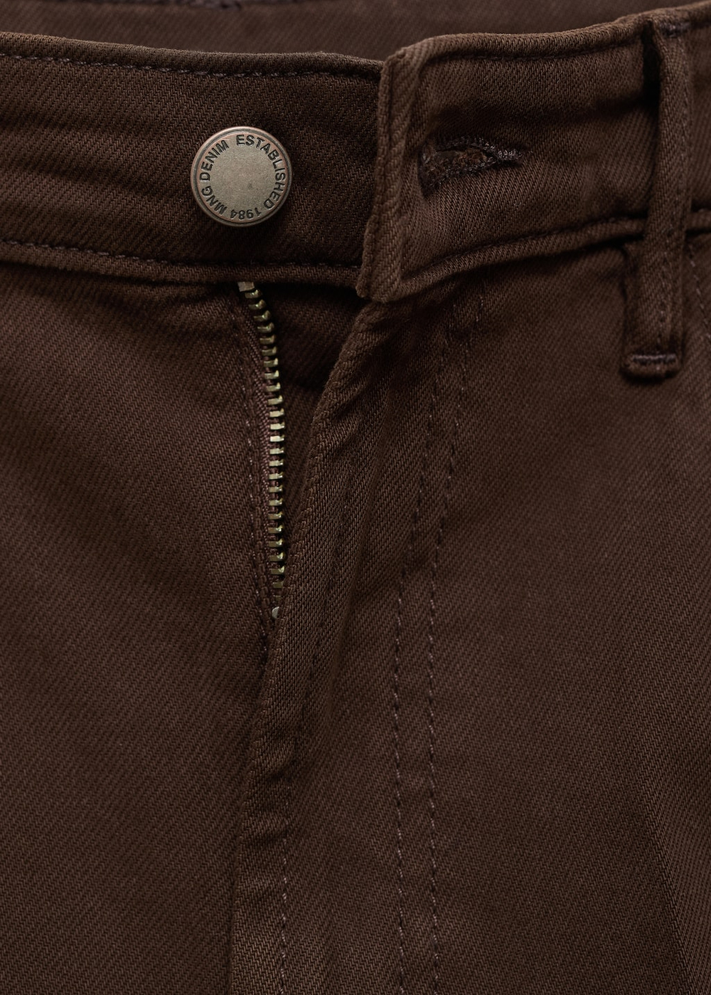 Джинсы с широкими штанинами и высокой посадкой