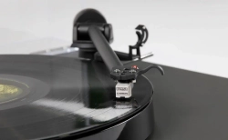 REGA PLANAR 1 MATT BLACK ПРОИГРЫВАТЕЛЬ ВИНИЛОВЫХ ПЛАСТИНОК
