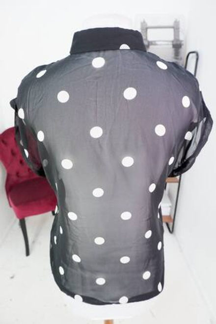 Блузка в крупный горох, визуально на 44 размер