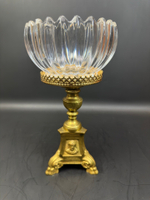 Декоративная ваза на подставке