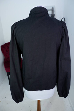 Блузка практичная и стильная, визуально на 46 размер