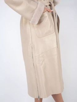 Дубленка зимняя натуральная с капюшоном