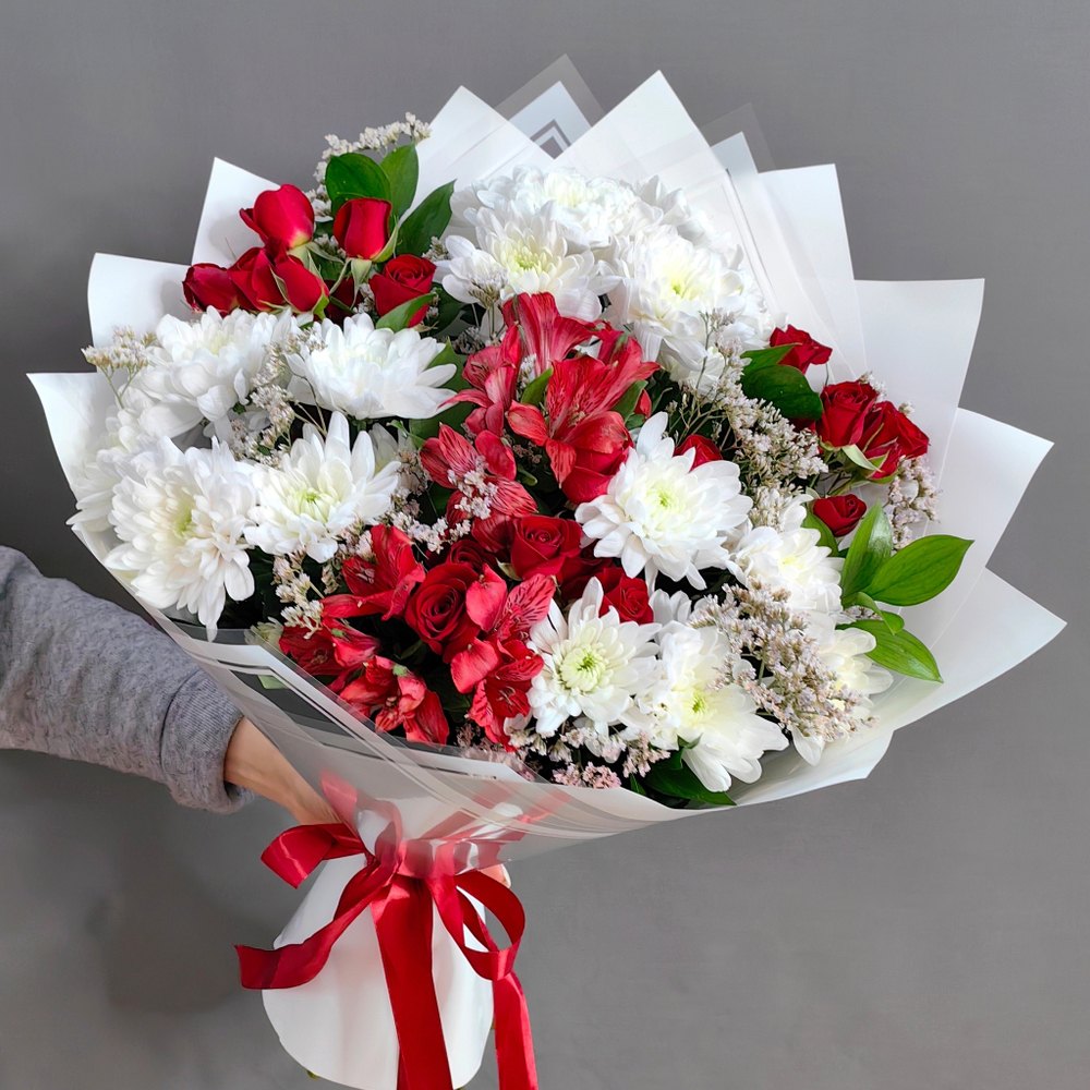Букет в бело-красной гамме
