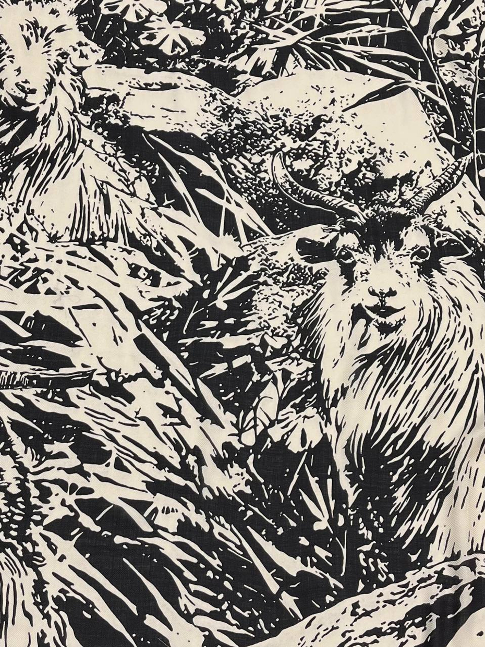 Купон кашемировый Loro Piana молочный с черным животным принтом