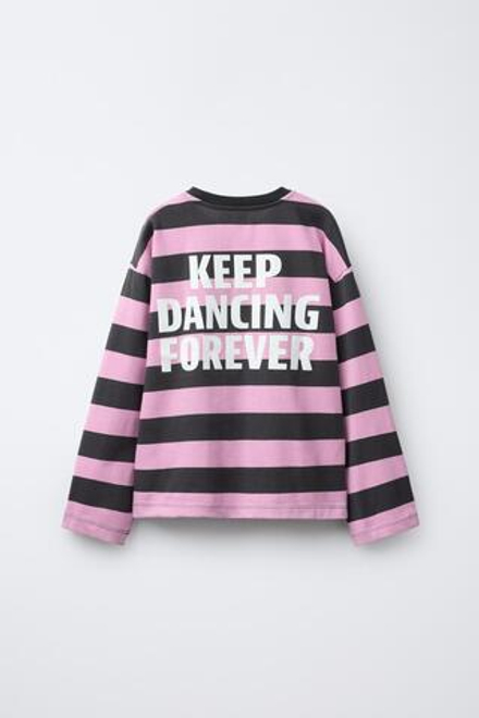ZARA ЛОНГСЛИВ ИЗ ПЛОТНОЙ ТКАНИ В ПОЛОСКУ С НАДПИСЬЮ, РОЗОВЫЙ