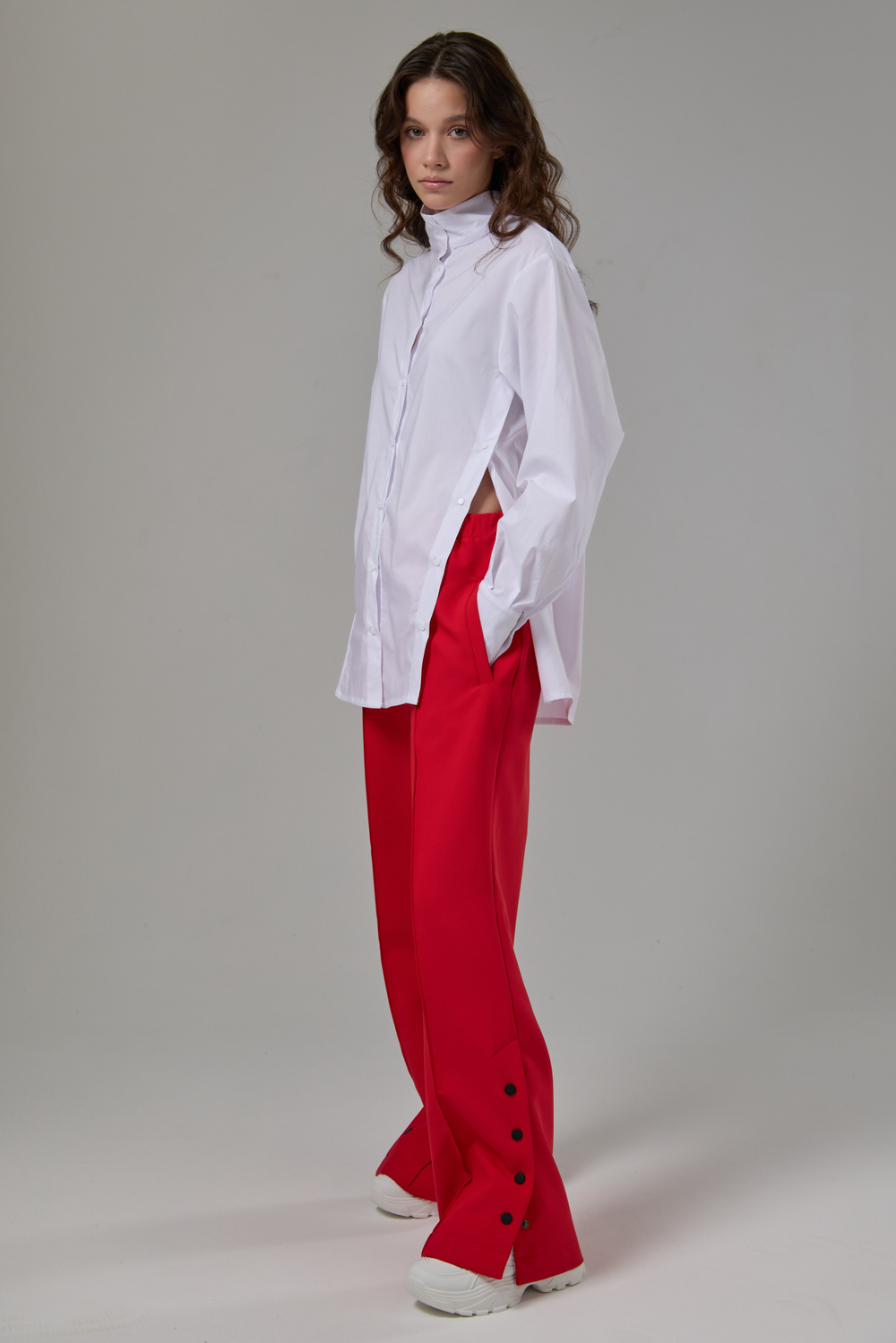 Брюки прямые с кнопками красные