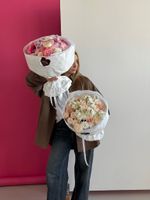 Сборный букет из хризантемы, маттиолы, кустовых пионовидных роз и диантусов крем - размер M