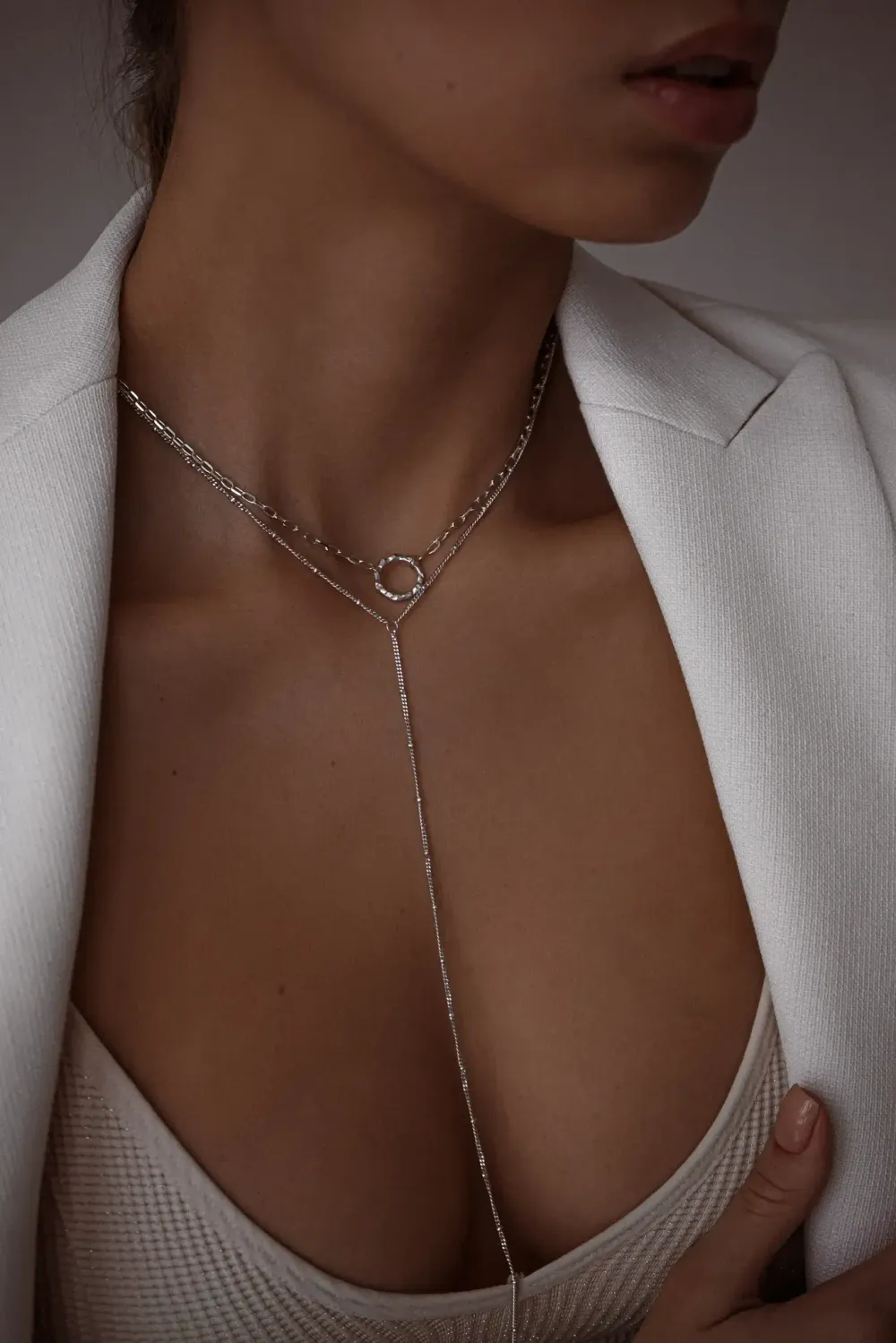 Колье-галстук с шариками