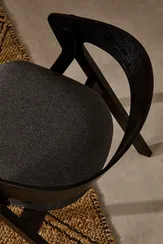 Стул Godia из дерева с черной отделкой и серым шениллом